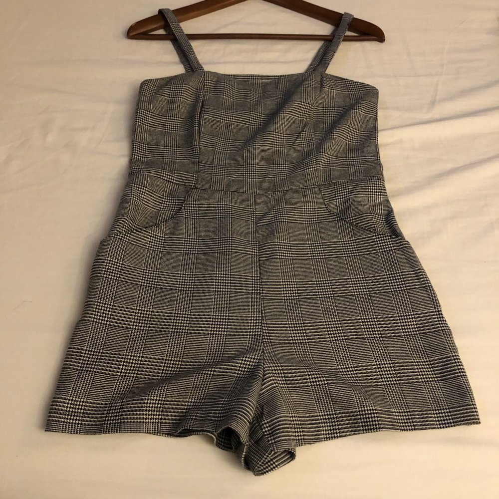 Forever 21 Junior Womens size small Grey Plaid Princess Romper B7